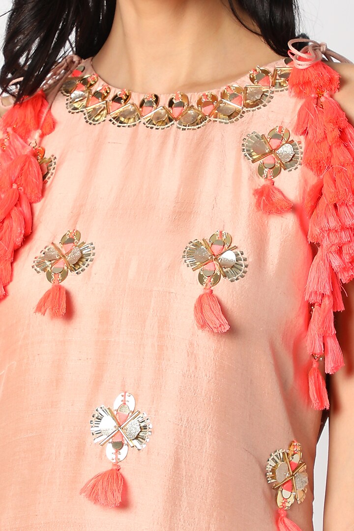 Peach Embroidered Kurta Set by Maison Blu at Pernia's Pop Up Shop